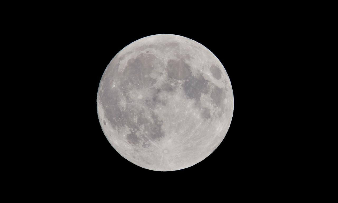 girls names that mean moon