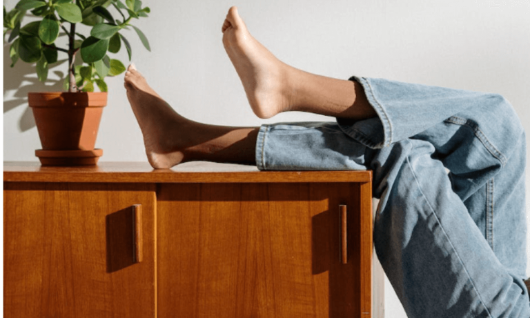 how to sell feet pics on whisper